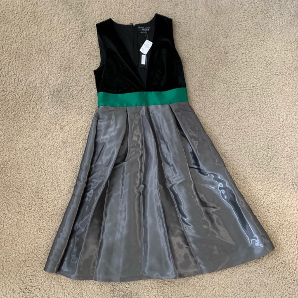 Sachin + Babi Noir Black Velvet Green V Neck Midi - Picture 2 of 5